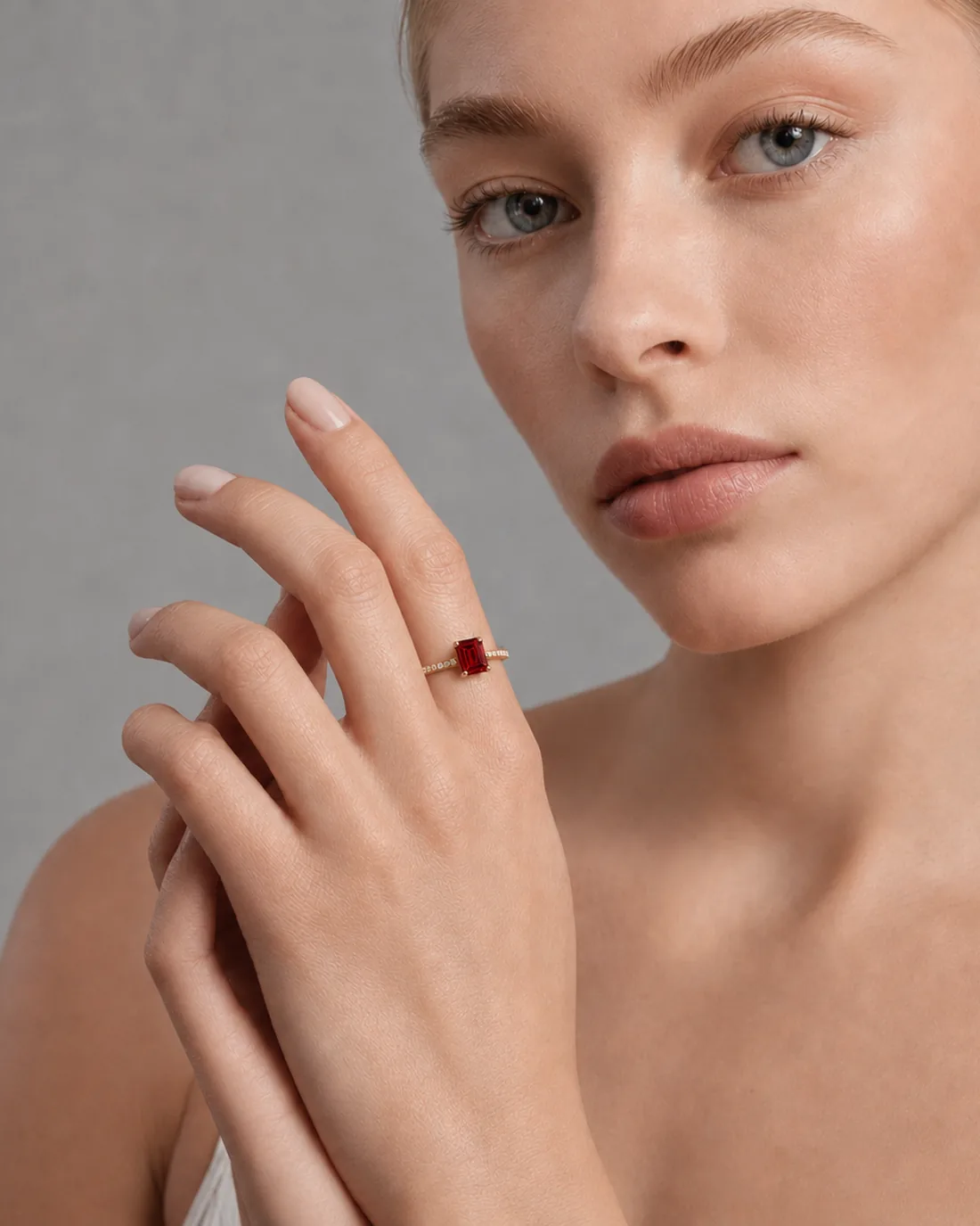 Emerald-cut ruby ring in yellow gold, worn on the hand